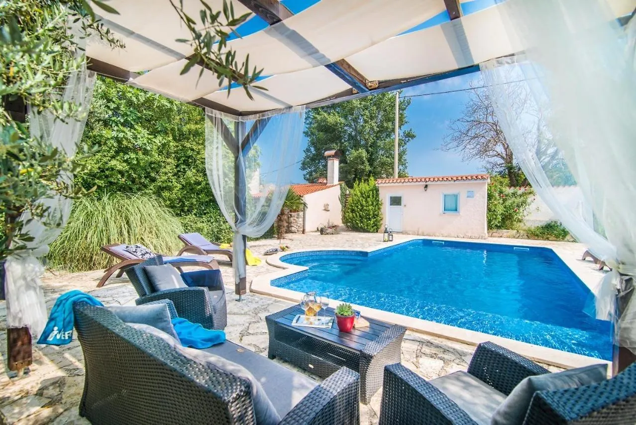 Villa Dina Sa Bazenom Marcana
