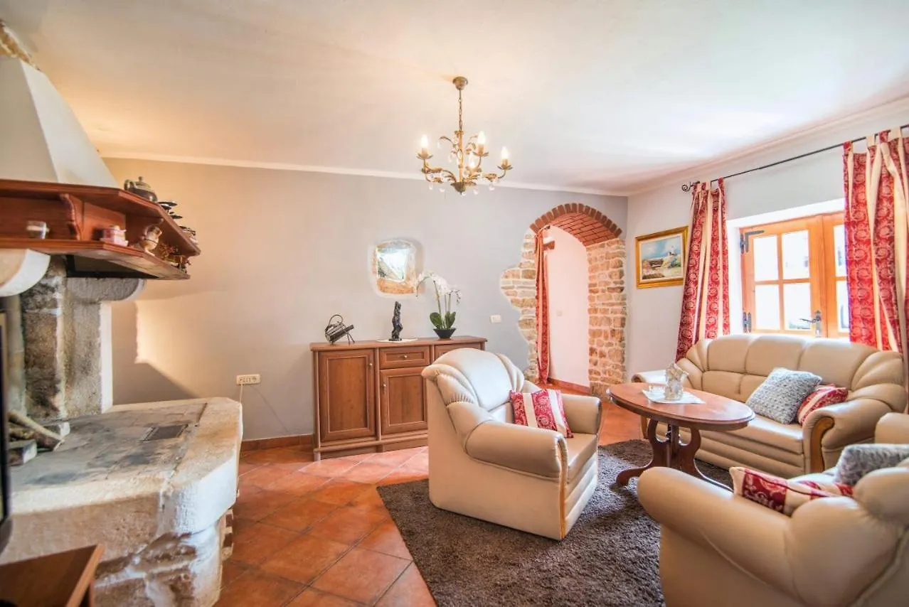 Villa Dina Sa Bazenom Marcana Croatia