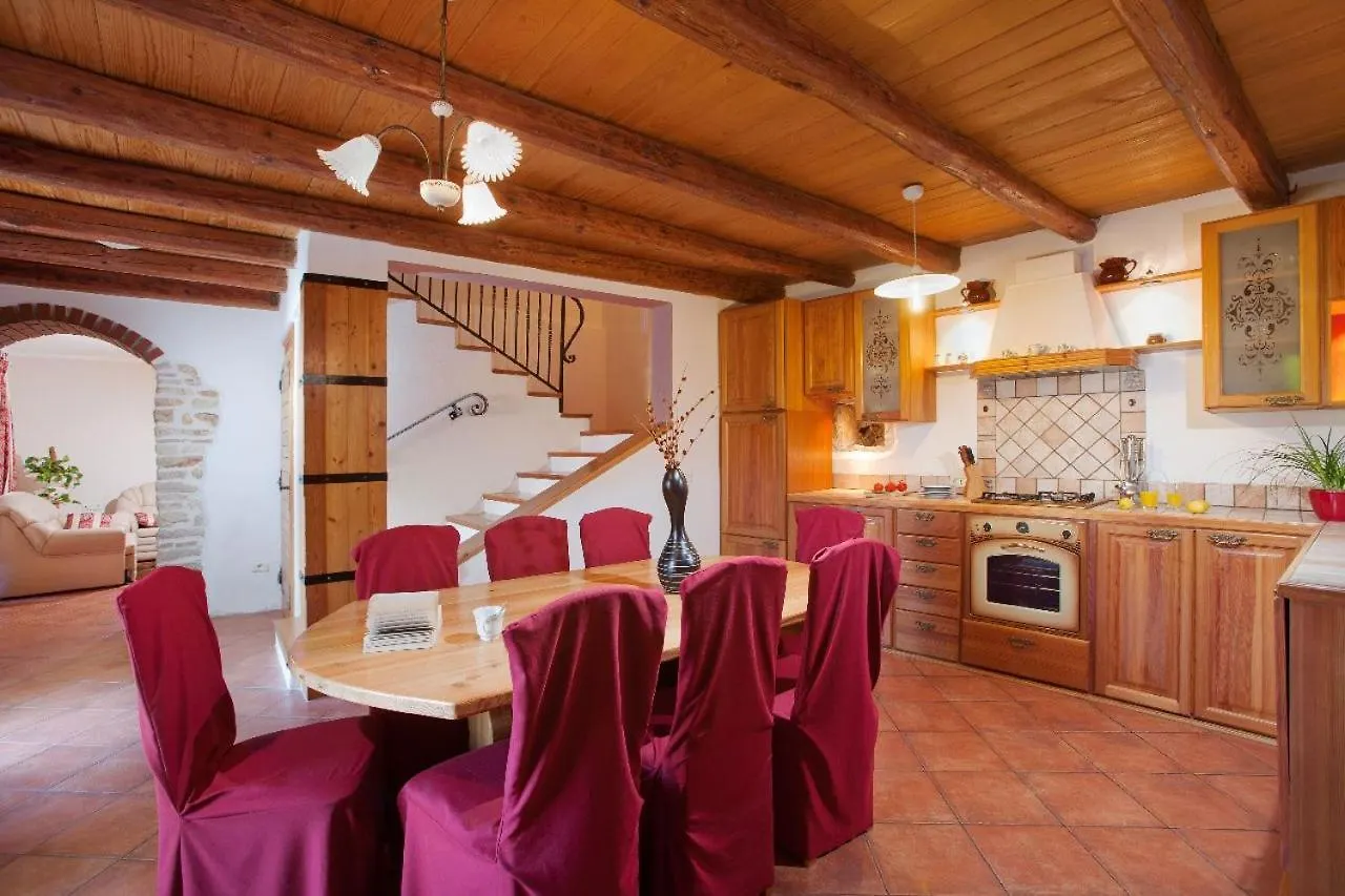 Villa Dina Sa Bazenom Marcana Croatia