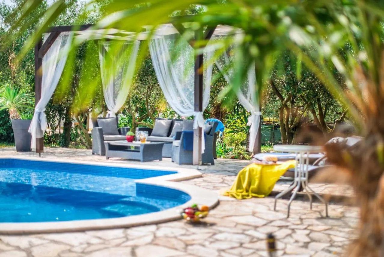 Villa Dina Sa Bazenom Marcana 0*,