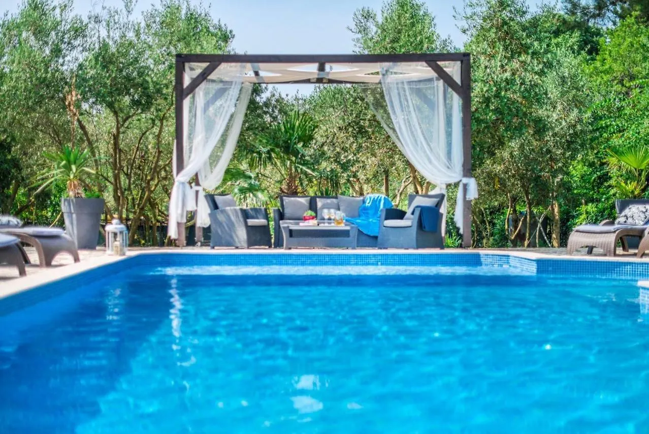 Villa Dina Sa Bazenom Marcana
