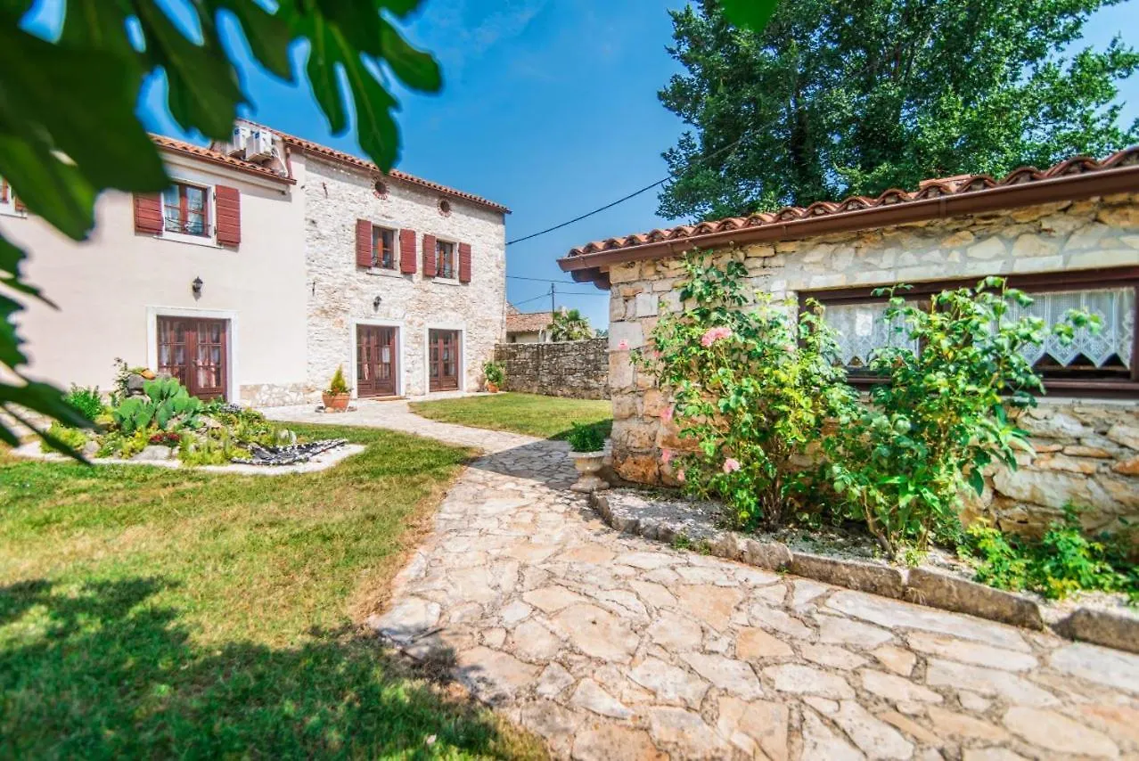 Villa Dina Sa Bazenom Marcana 0*,  Croatia