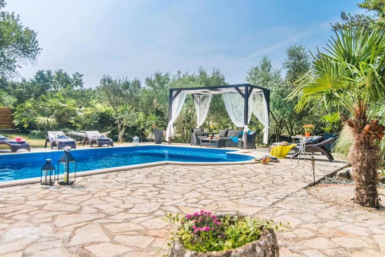 Villa Dina Sa Bazenom Marcana