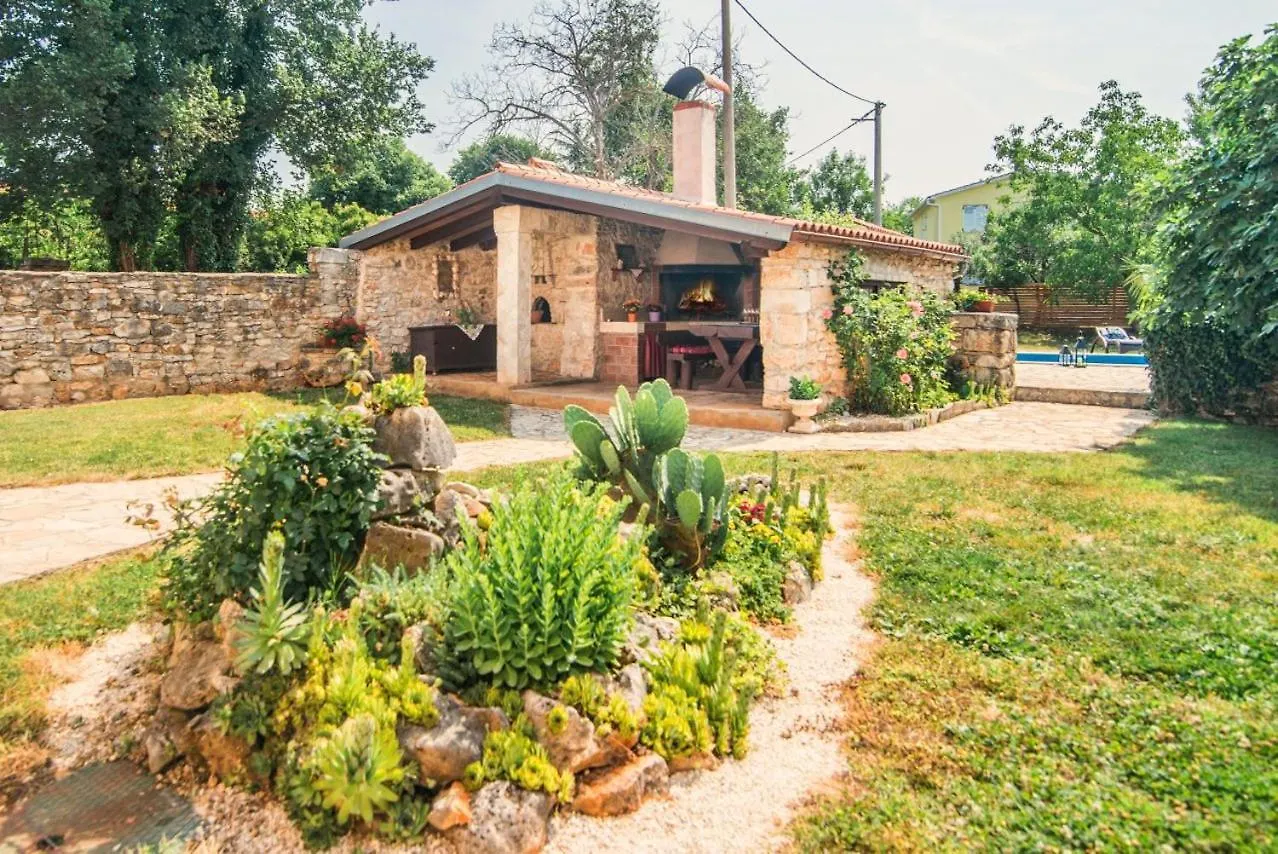 Villa Dina Sa Bazenom Marcana