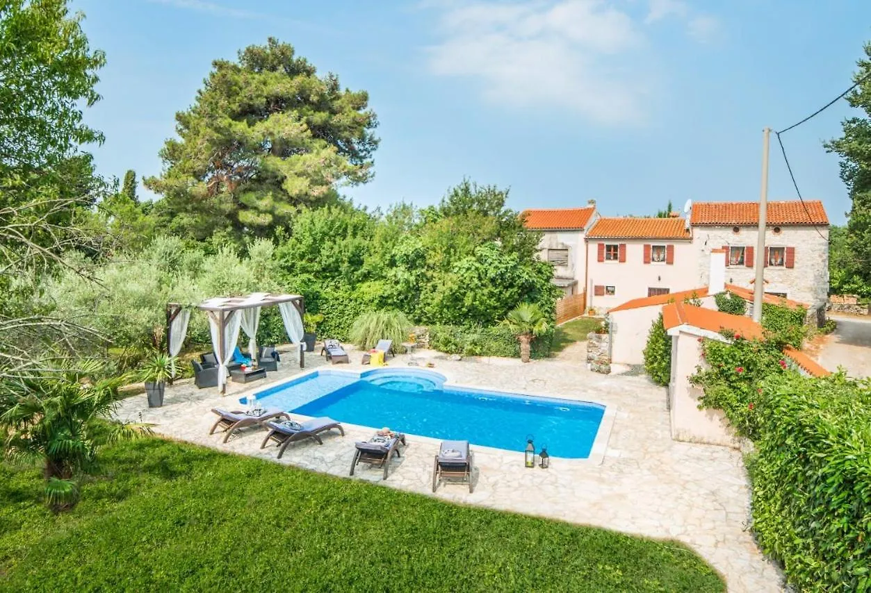 Villa Dina Sa Bazenom Marcana